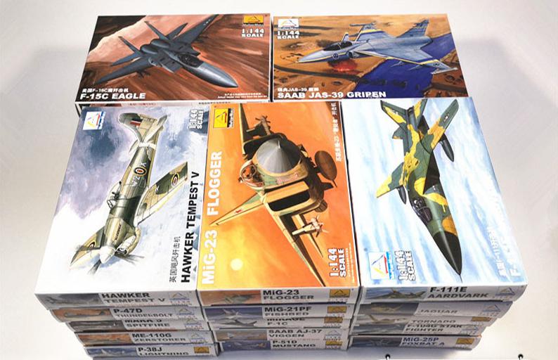 Model Kit Revell - Набор из 25 пластиковых сборных моделей